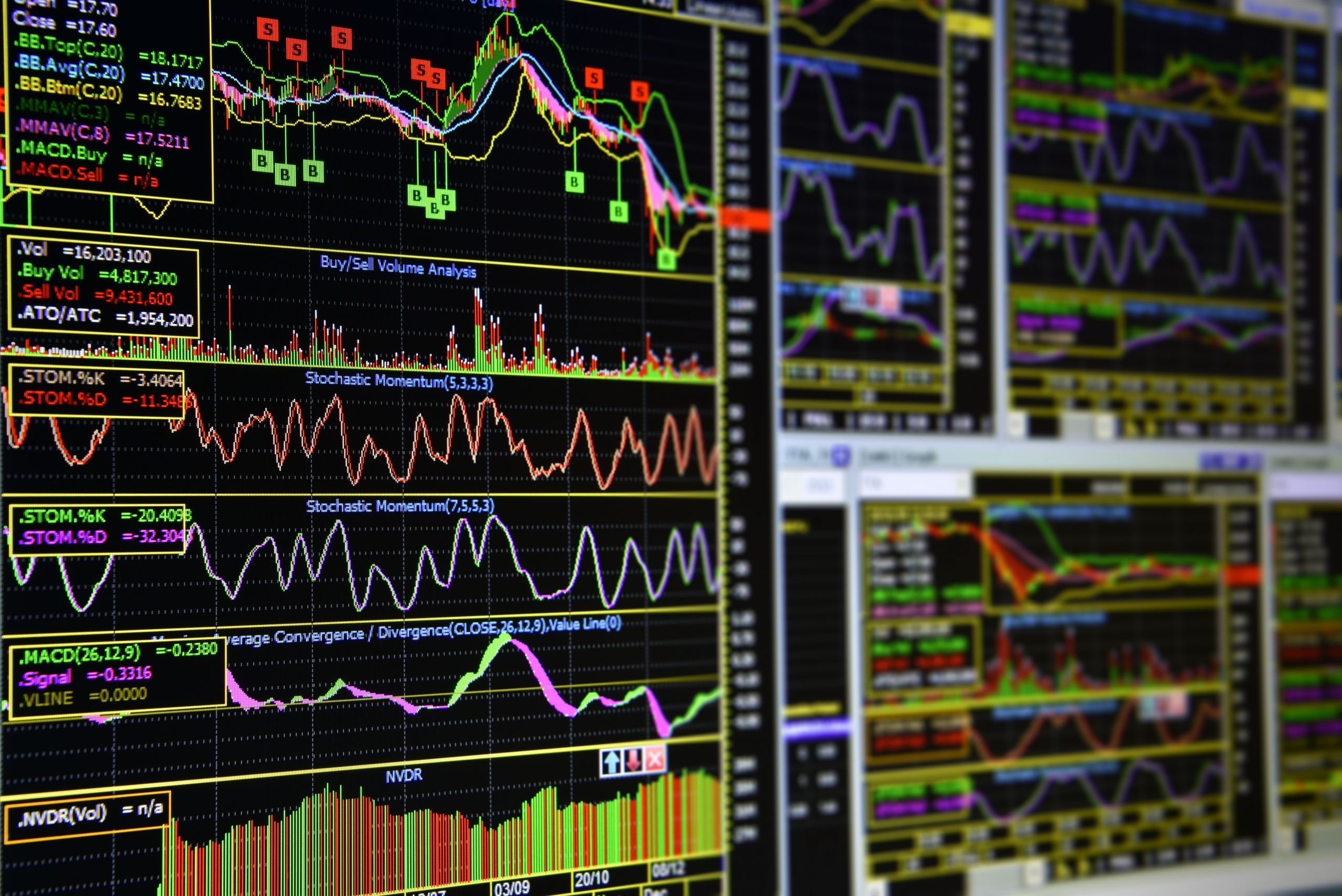 XRP, Bitcoin Fiyat Tahmini: BTC 100.000 Dolara Doğru Daha Derin Düşüş Riski Taşıyor, XRP Düzeltme Trendine Meydan Okuyor