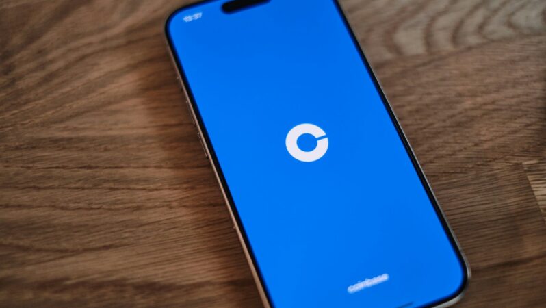 Base, Coinbase’in ‘SocialFi’ Hamlesiyle Zora Patlamasını Ateşlerken Token Oluşturmada Solana’nın Tahtını Ele Geçirdi